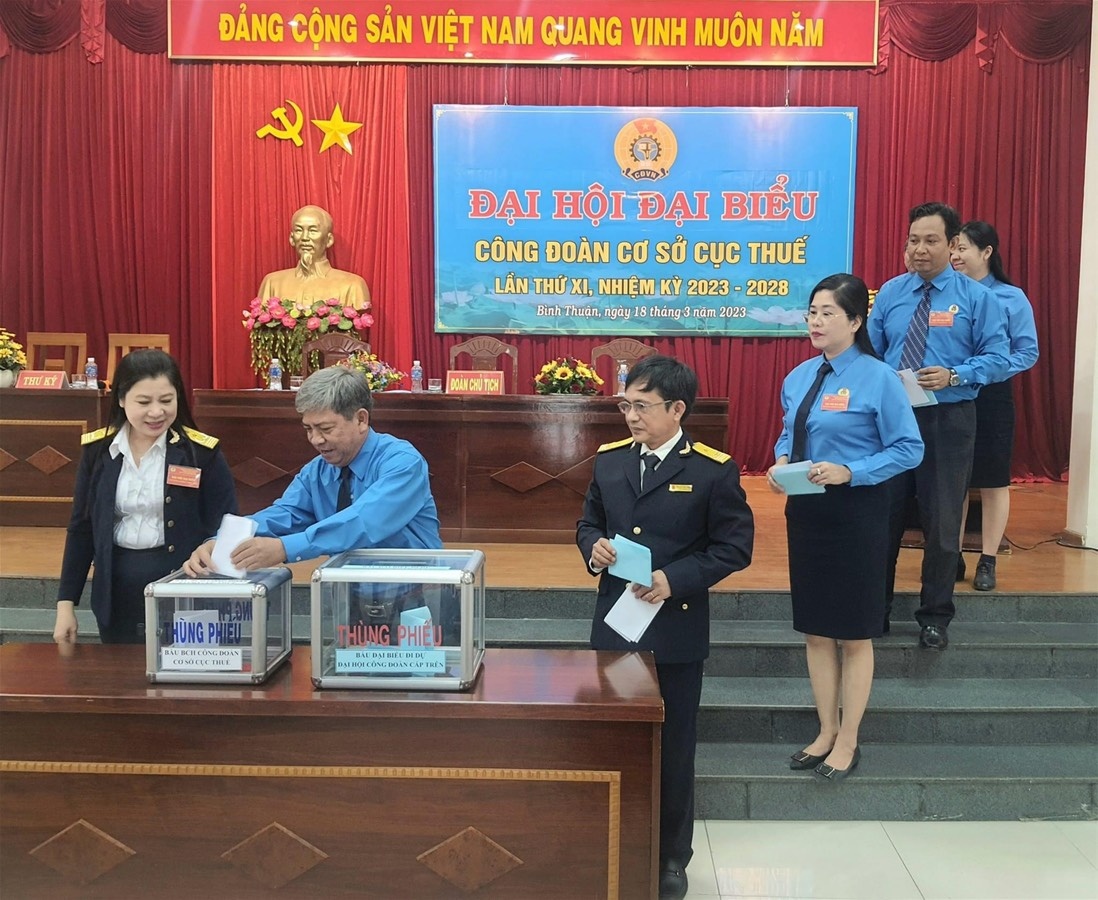 Công đoàn Bình Thuận: Hỗ trợ đoàn viên, tập trung đại hội công đoàn các cấp Công đoàn Bình Thuận: Hỗ trợ đoàn viên, tập trung đại hội công đoàn các cấp
