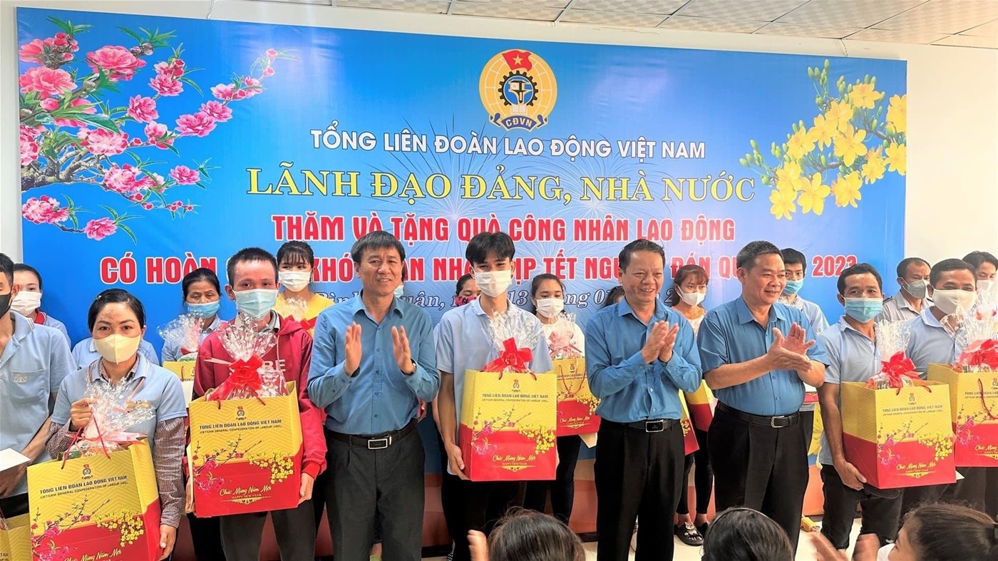 Công đoàn Bình Thuận: Hỗ trợ đoàn viên, tập trung đại hội công đoàn các cấp Công đoàn Bình Thuận: Hỗ trợ đoàn viên, tập trung đại hội công đoàn các cấp