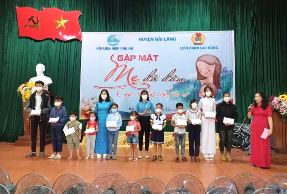Điểm tựa cho con đoàn viên, NLĐ khó khăn từ chương trình “Mẹ đỡ đầu-lan tỏa yêu thương” Điểm tựa cho con đoàn viên, NLĐ khó khăn từ chương trình “Mẹ đỡ đầu-lan tỏa yêu thương”