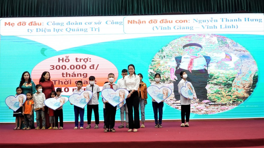 Điểm tựa cho con đoàn viên, NLĐ khó khăn từ chương trình “Mẹ đỡ đầu-lan tỏa yêu thương” Điểm tựa cho con đoàn viên, NLĐ khó khăn từ chương trình “Mẹ đỡ đầu-lan tỏa yêu thương”