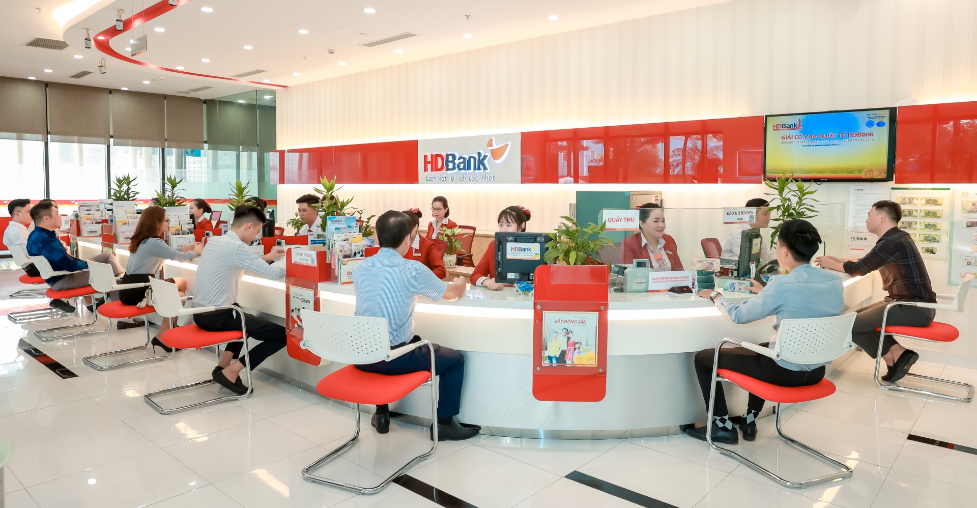 HDBank tiếp tục đà tăng trưởng HDBank tiếp tục đà tăng trưởng