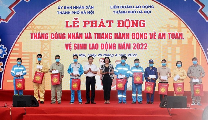2.000 đoàn viên, NLĐ khó khăn ở Hà Nội sẽ được hỗ trợ trong Tháng Công nhân 2.000 đoàn viên, NLĐ khó khăn ở Hà Nội sẽ được hỗ trợ trong Tháng Công nhân