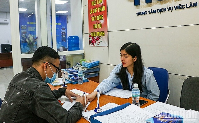 Quý I năm 2023: Nhiều doanh nghiệp rút lui nhưng tỉ lệ thất nghiệp giảm, thu nhập tăng Quý I năm 2023: Nhiều doanh nghiệp rút lui nhưng tỉ lệ thất nghiệp giảm, thu nhập tăng