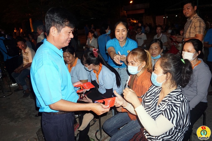Gỡ khó trong phát triển đảng viên là công nhân khu vực doanh nghiệp ngoài nhà nước Gỡ khó trong phát triển đảng viên là công nhân khu vực doanh nghiệp ngoài nhà nước