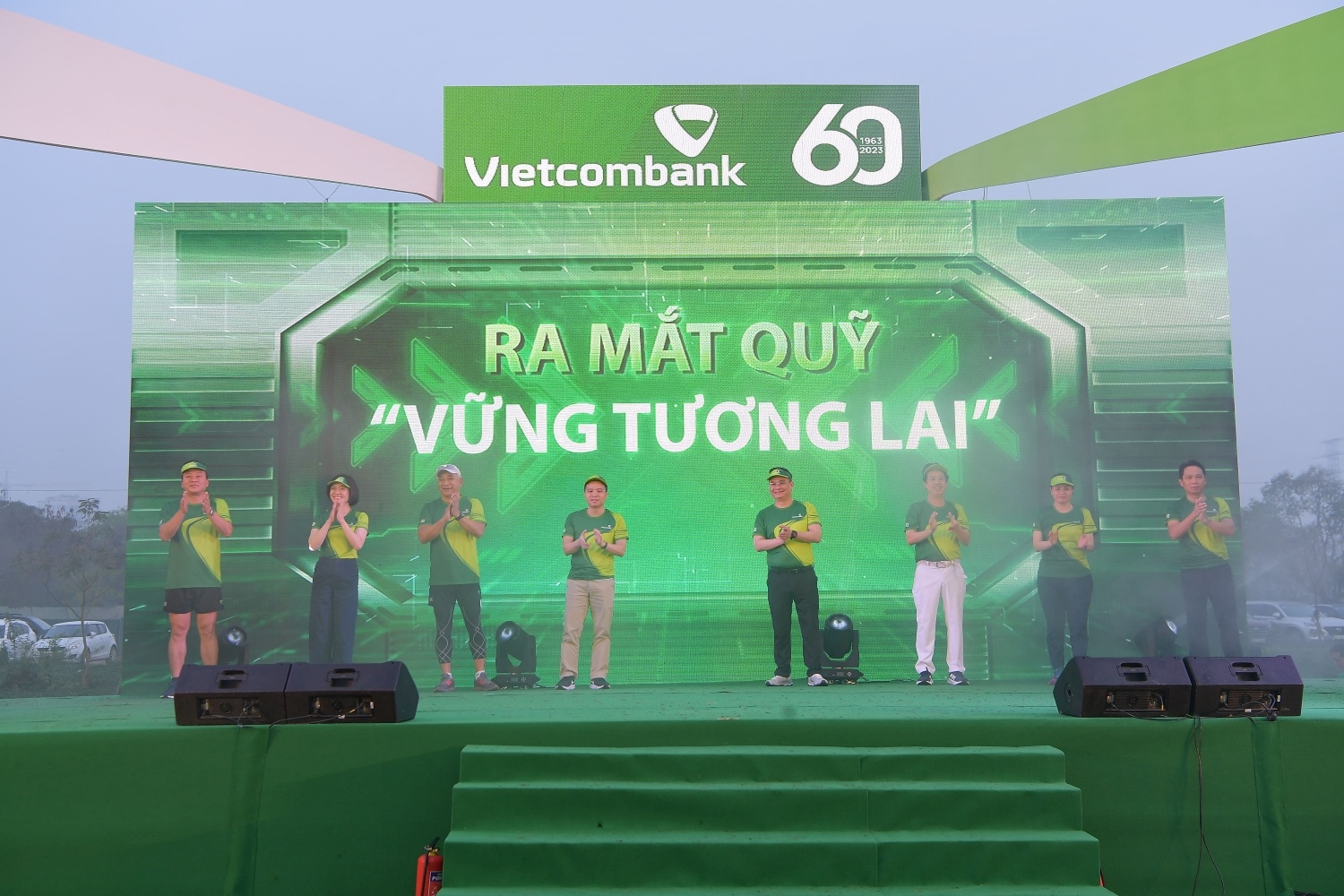 Vietcombank ra mắt quỹ Vững tương lai hỗ trợ học bổng cho học sinh sinh viên nghèo vượt khó tài năng Vietcombank ra mắt quỹ Vững tương lai hỗ trợ học bổng cho học sinh sinh viên nghèo vượt khó tài năng