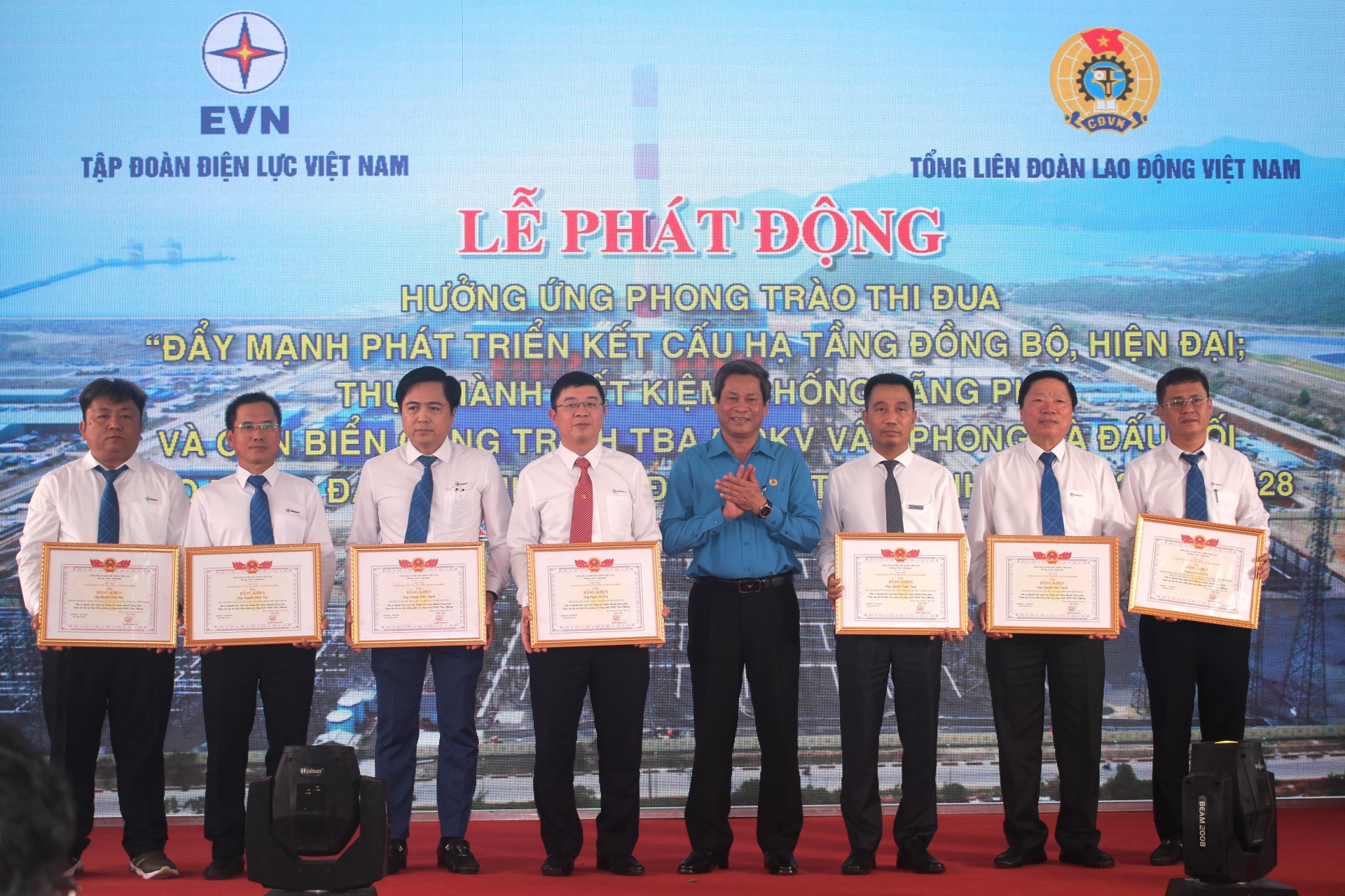 Tổng LĐLĐ Việt Nam gắn biển công trình chào mừng Đại hội XIII Công đoàn Việt Nam