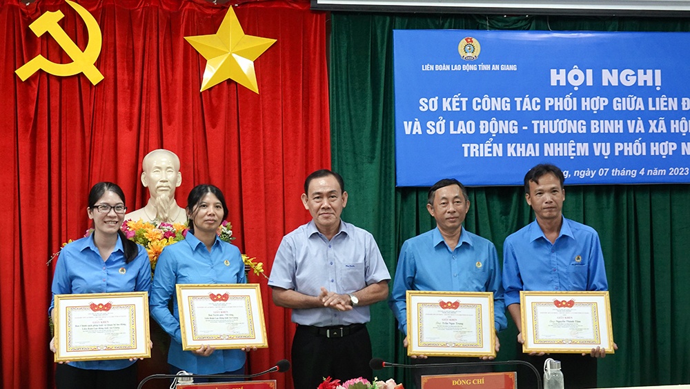 An Giang: LĐLĐ tỉnh ký kết phối hợp hoạt động với nhiều đơn vị