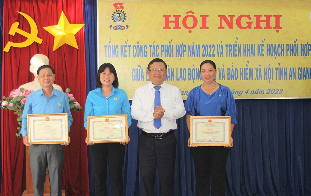 An Giang: LĐLĐ tỉnh ký kết phối hợp hoạt động với nhiều đơn vị