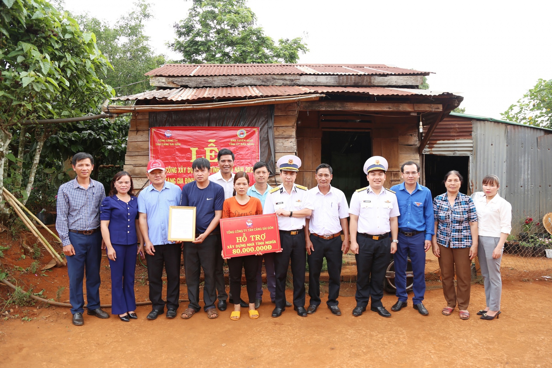Tổng Công ty Tân Cảng Sài Gòn tuyên truyền biển, đảo và thu hút nguồn nhân lực