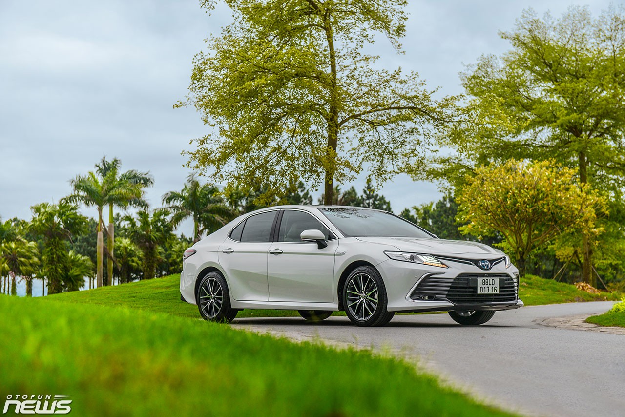 Toyota Camry 'cân' cả phân khúc sedan cỡ D Toyota Camry 'cân' cả phân khúc sedan cỡ D