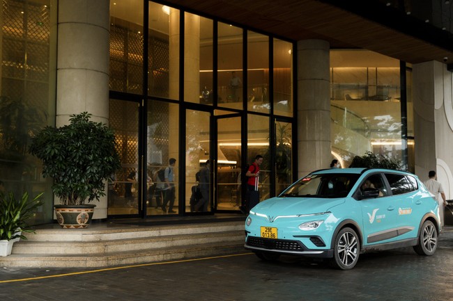 Đưa 600 xe điện ra thị trường, Taxi Xanh của tỷ phú Phạm Nhật Vượng có là "đối thủ" của taxi truyền thống? ảnh 2