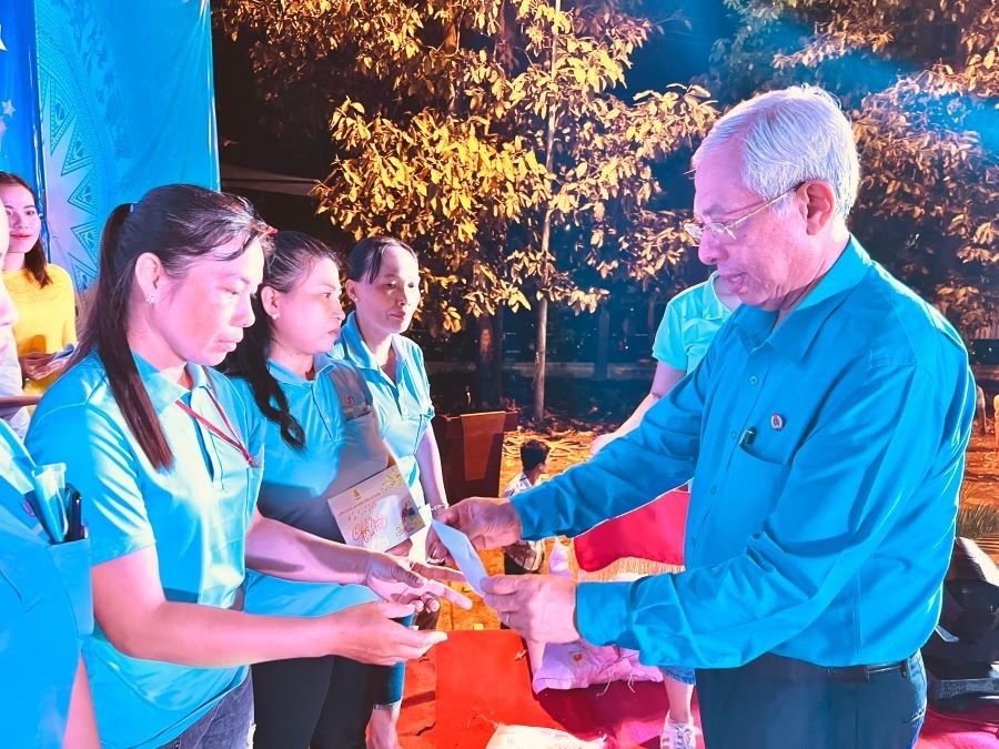 An Giang: Hỗ trợ NLĐ bị giảm thời gian làm việc, chấm dứt hợp đồng lao động An Giang: Hỗ trợ NLĐ bị giảm thời gian làm việc, chấm dứt hợp đồng lao động