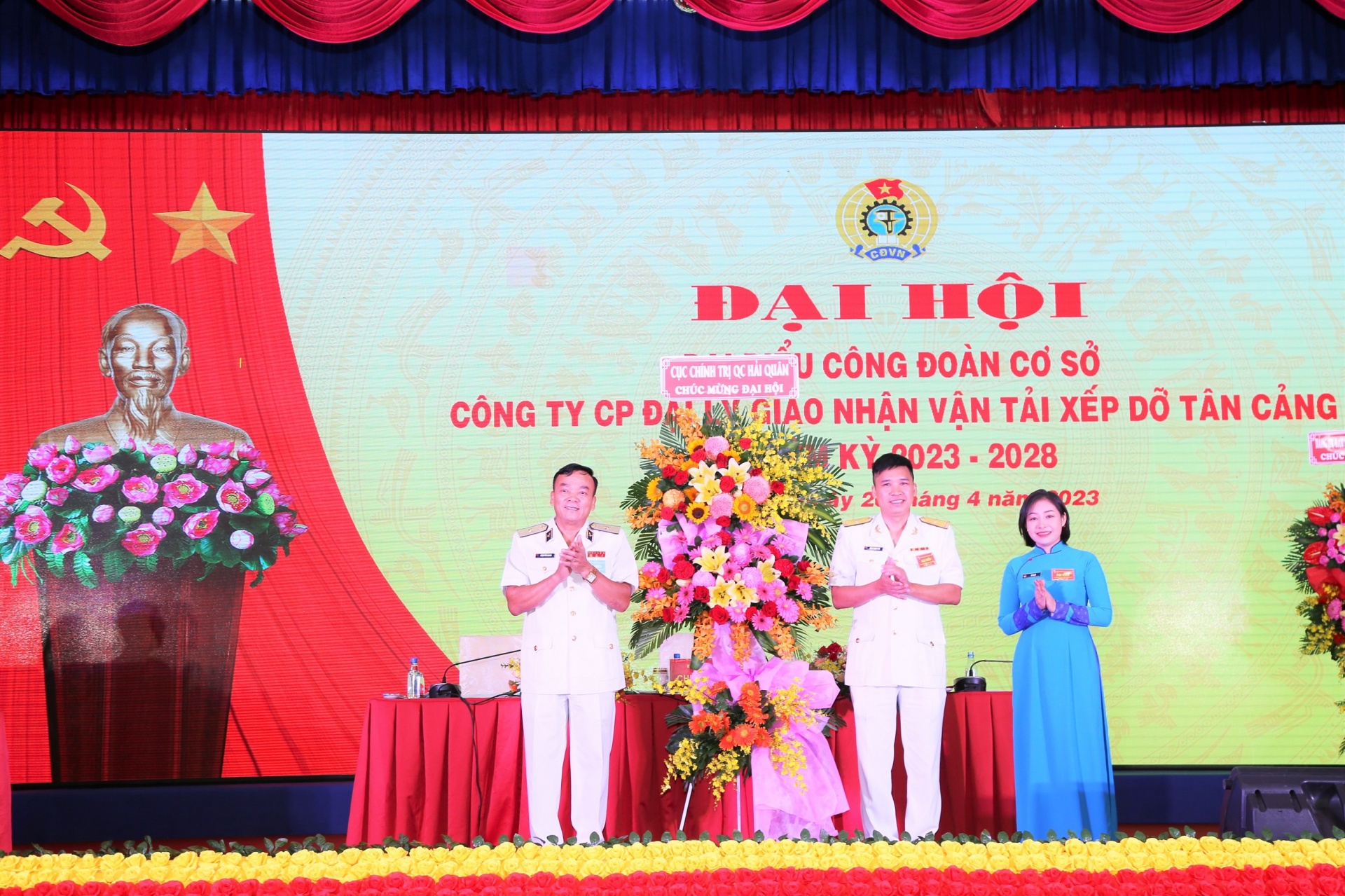 Công đoàn Công ty CP TCL: Từng bước đổi mới, phát triển cả bề rộng và chiều sâu Công đoàn Công ty CP TCL: Từng bước đổi mới, phát triển cả bề rộng và chiều sâu