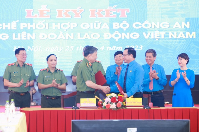 Tổng LĐLĐ Việt Nam và Bộ Công an ký quy chế phối hợp trong giai đoạn mới