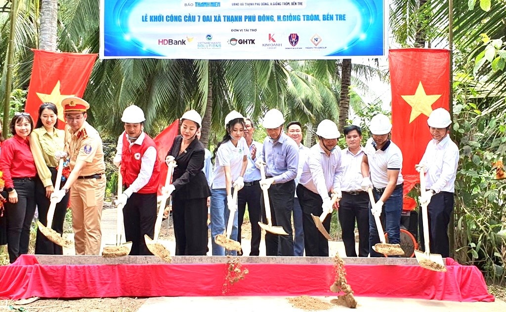 VWS tài trợ xây dựng cầu giúp bà con xứ dừa Bến Tre VWS tài trợ xây dựng cầu giúp bà con xứ dừa Bến Tre
