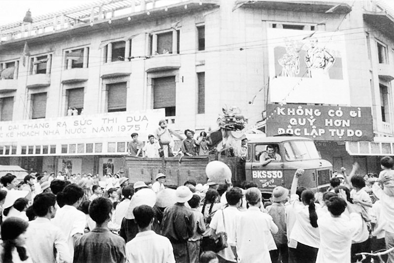 Hòa bình thống nhất, được về nhà cha mẹ mình Hòa bình thống nhất, được về nhà cha mẹ mình