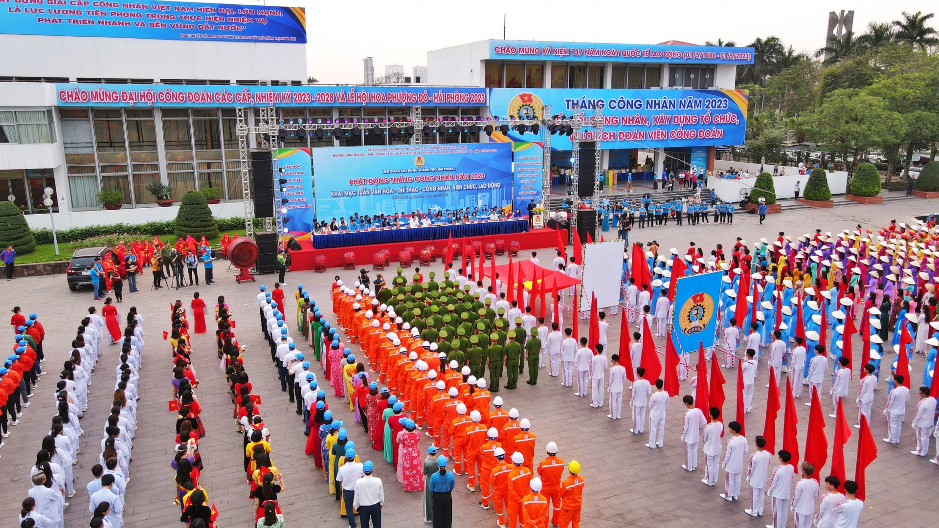 Kỷ niệm 137 năm Ngày Quốc tế Lao động: Kỷ niệm 137 năm Ngày Quốc tế lao động: