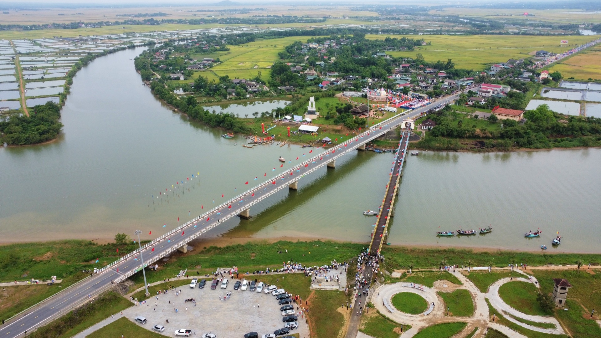 Ký ức hào hùng, vẻ vang qua Lễ Thượng cờ “Thống nhất non sông” Ký ức hào hùng, vẻ vang qua Lễ Thượng cờ “Thống nhất non sông”
