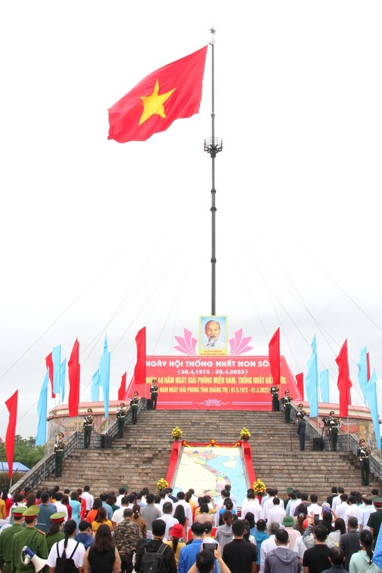 undefined Ôn lại ký ức hào hùng, vẻ vang qua Lễ Thượng cờ Thống nhất non sông