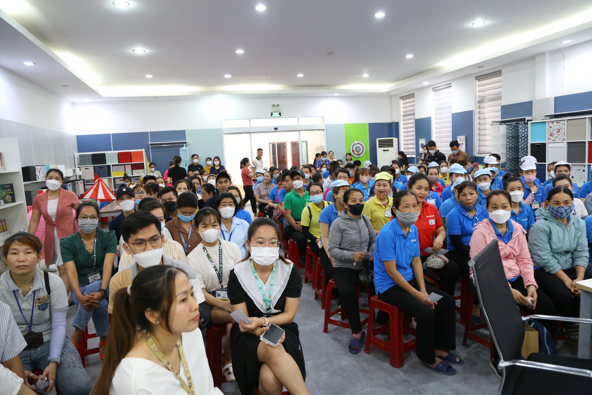 Ngày hội đọc sách thu hút đông đảo công nhân, người lao động tham gia. Ảnh: PHAN NGUYÊN