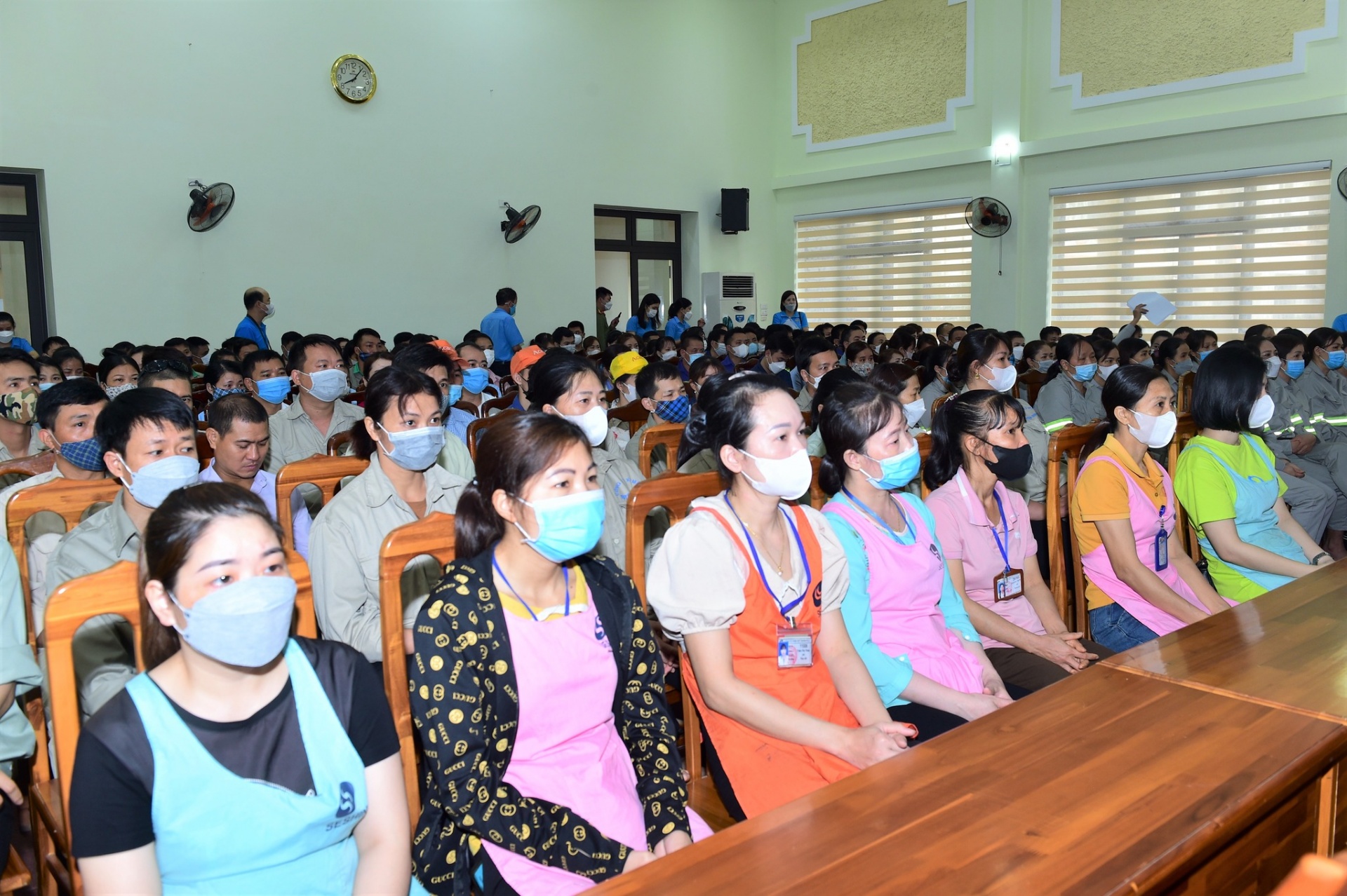 Tuyên Quang: Công nhân gửi gắm nhiều kiến nghị với đại biểu Quốc hội Tuyên Quang: Công nhân gửi gắm nhiều kiến nghị với đại biểu Quốc hội