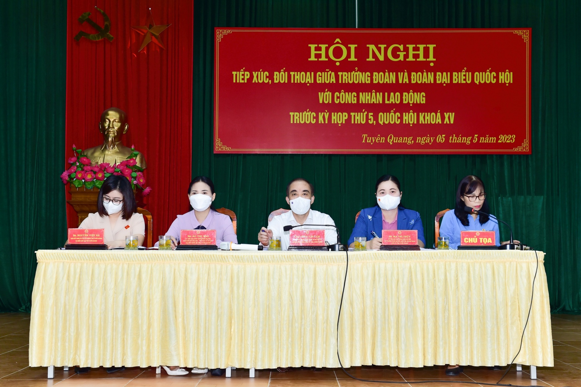 Tuyên Quang: Công nhân gửi gắm nhiều kiến nghị với đại biểu Quốc hội Tuyên Quang: Công nhân gửi gắm nhiều kiến nghị với đại biểu Quốc hội