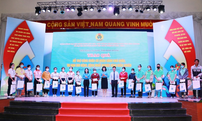 Bình Dương: Phát động Tháng Công nhân năm 2023 - tháng cao điểm chăm lo cho NLĐ Bình Dương: Phát động Tháng Công nhân năm 2023 - tháng cao điểm chăm lo cho NLĐ