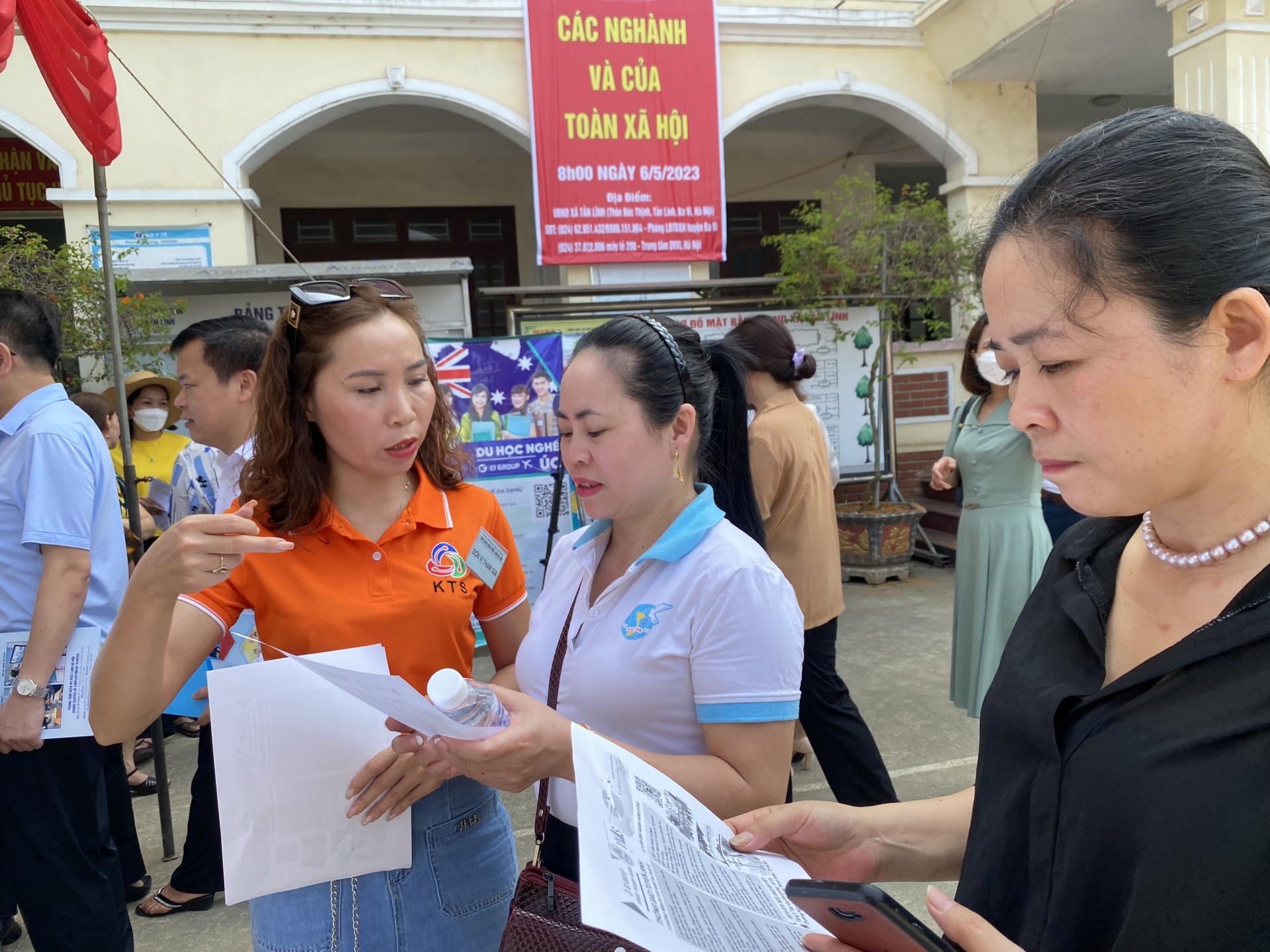 Nhiều lao động huyện Ba Vì (Hà Nội) có nhu cầu tìm kiếm việc làm phổ thông và XKLĐ