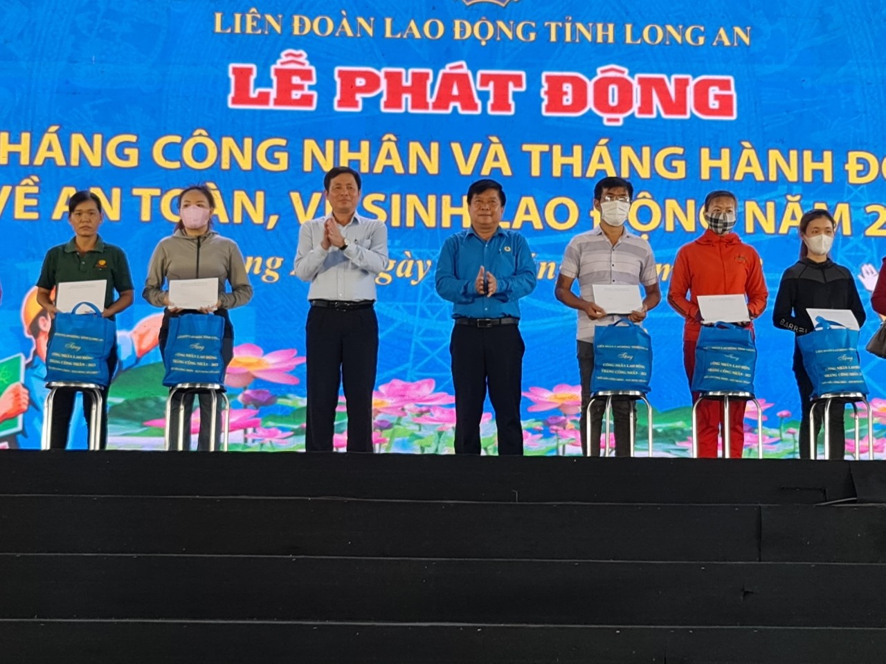 LĐLĐ Long An tổ chức nhiều hoạt động chăm lo trong Tháng Công nhân LĐLĐ Long An tổ chức nhiều hoạt động chăm lo trong Tháng Công nhân