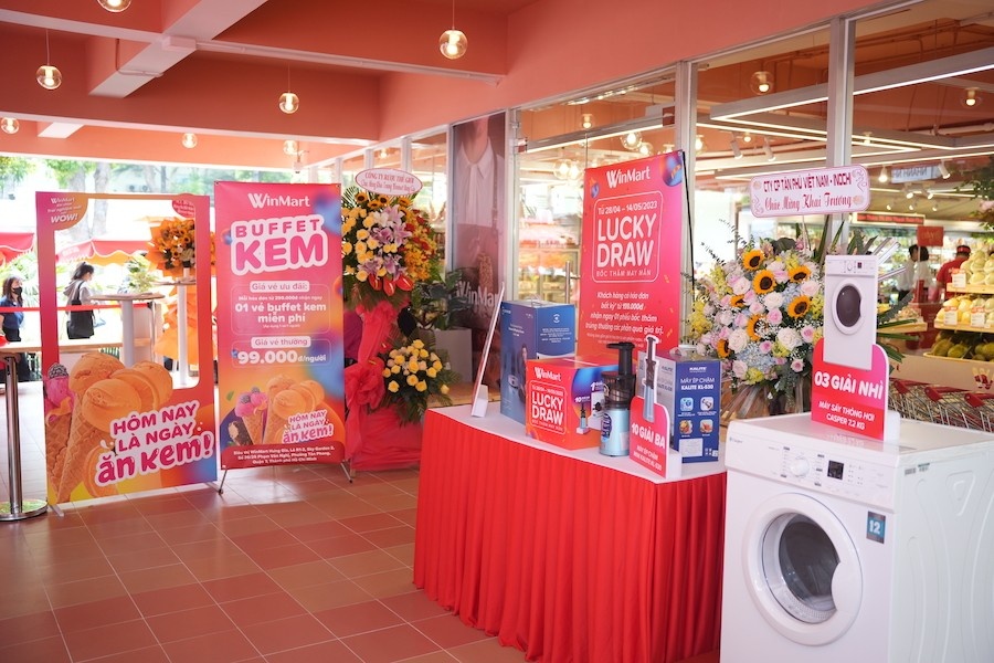 Trong tuần lễ khai trương, siêu thị WinMart Phú Mỹ Hưng tổ chức nhiều hoạt động thú vị với cơ hội nhận thưởng lên tới 50.000.000đ cho khách hàng tham quan mua sắm.