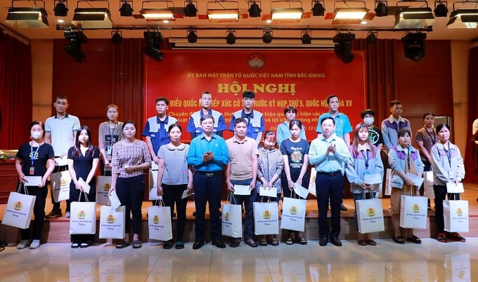 Công nhân khu công nghiệp đối thoại với Đoàn đại biểu Quốc hội tỉnh Bắc Giang Công nhân khu công nghiệp đối thoại với Đoàn đại biểu Quốc hội tỉnh Bắc Giang