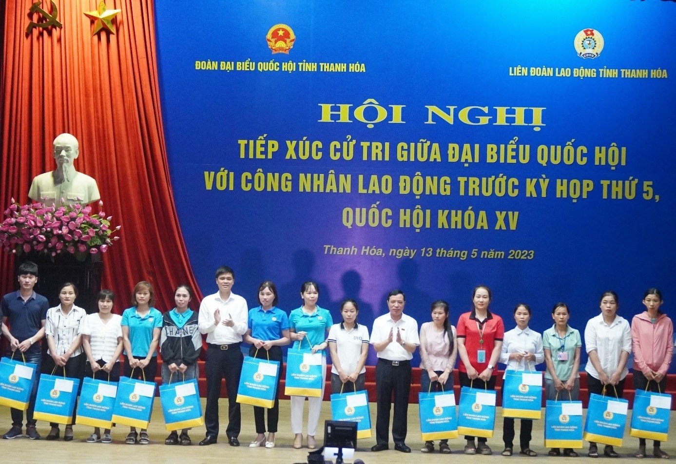 Đoàn đại biểu Quốc hội tỉnh Thanh Hoá tiếp xúc cử tri với công nhân lao động