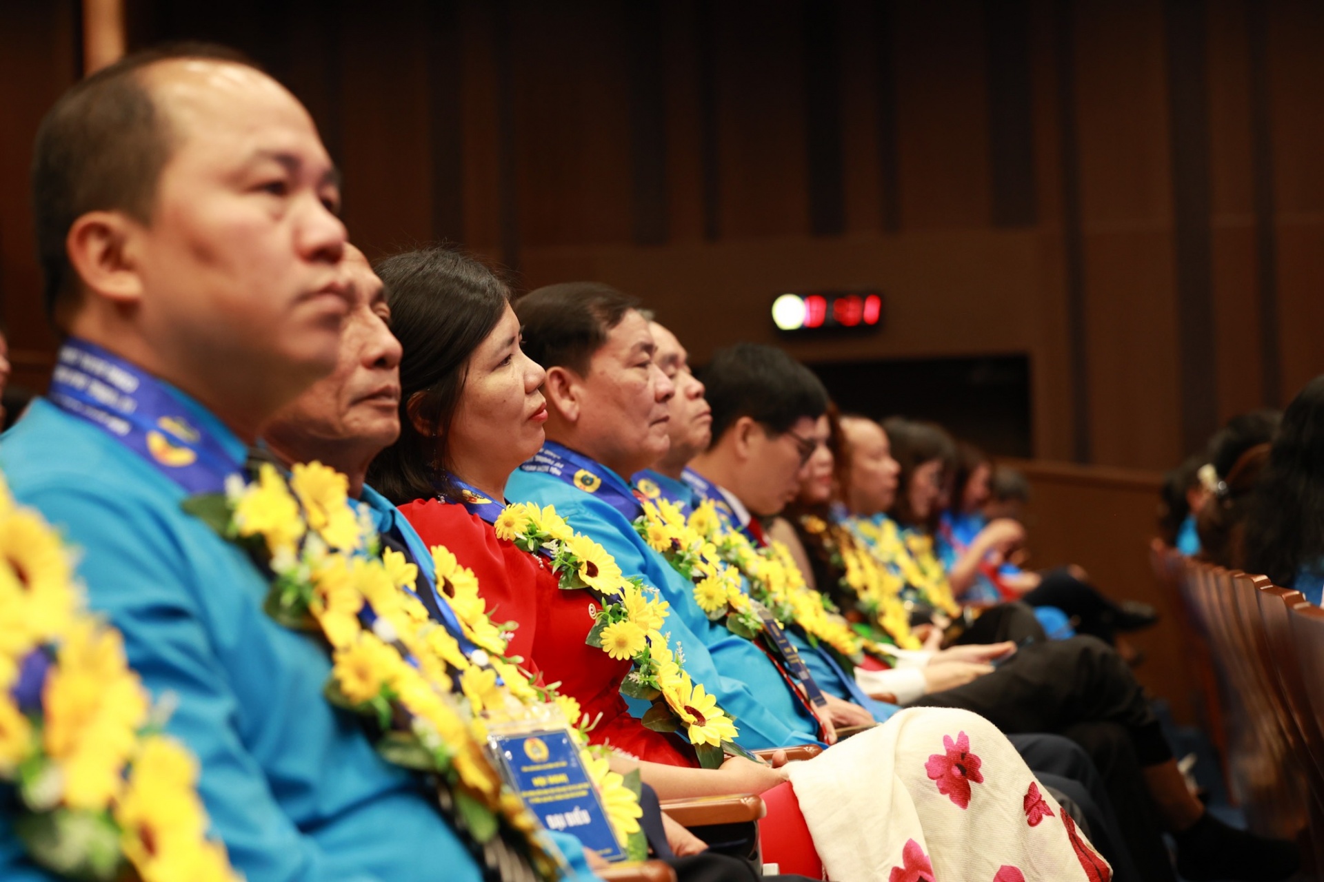 Tư tưởng Hồ Chí Minh là kim chỉ nam cho mọi hoạt động của tổ chức Công đoàn Tư tưởng Hồ Chí Minh là kim chỉ nam cho mọi hoạt động của tổ chức Công đoàn