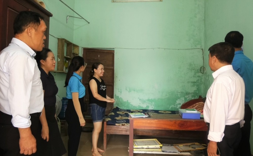 Công đoàn Quảng Trị góp sức xây dựng nhà công vụ cho giáo viên miền múi Công đoàn Quảng Trị góp sức xây dựng nhà công vụ cho giáo viên miền múi