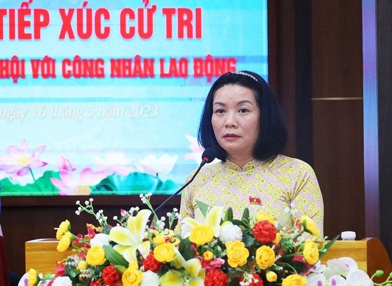 Đại biểu Quốc hội tỉnh Quảng Bình tiếp xúc với công nhân lao động