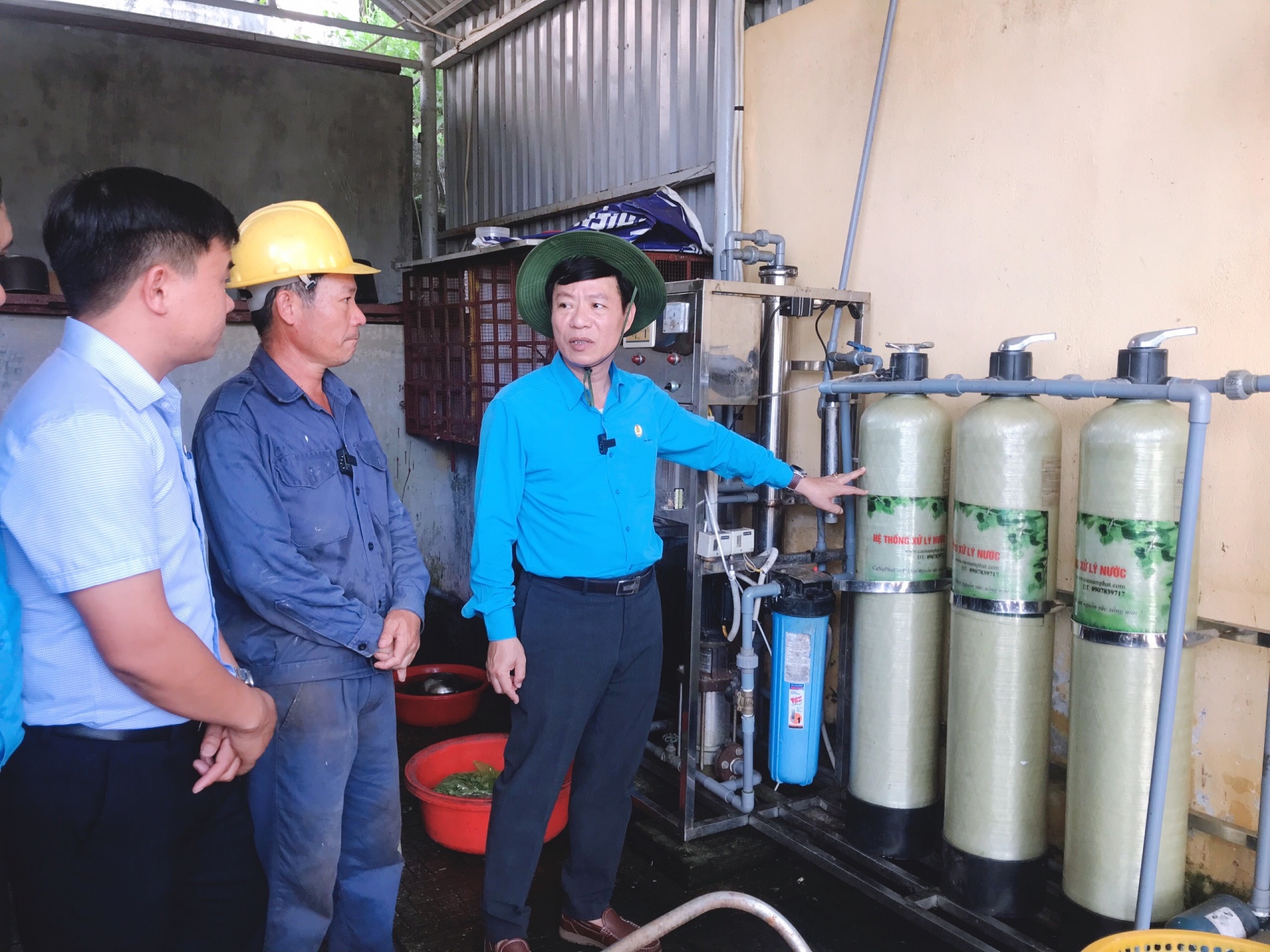 Chăm lo đời sống cho người lao động làm việc trên khu vực đèo Hải Vân Chăm lo đời sống cho người lao động làm việc trên khu vực đèo Hải Vân
