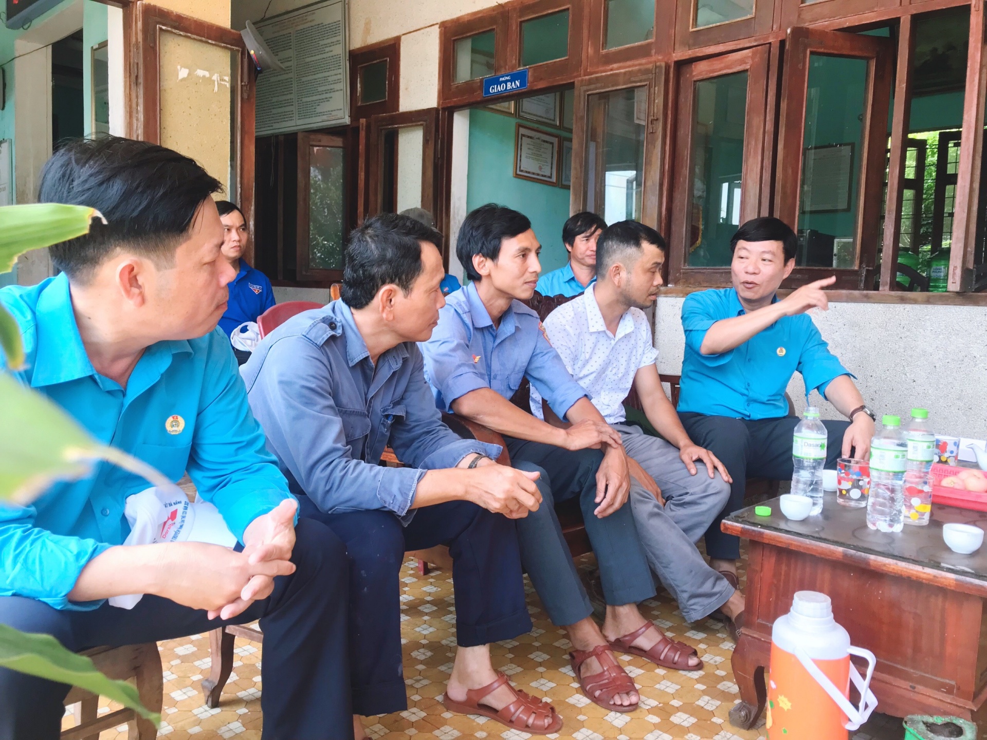 Chăm lo đời sống cho người lao động làm việc trên khu vực đèo Hải Vân Chăm lo đời sống cho người lao động làm việc trên khu vực đèo Hải Vân