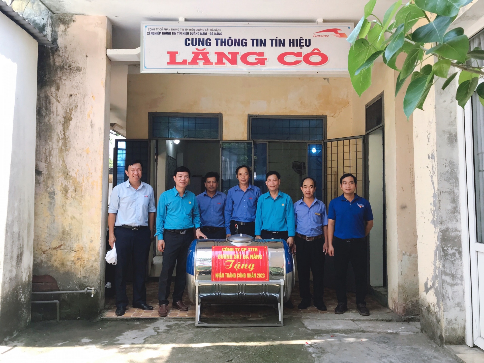 Chăm lo đời sống cho người lao động làm việc trên khu vực đèo Hải Vân Chăm lo đời sống cho người lao động làm việc trên khu vực đèo Hải Vân