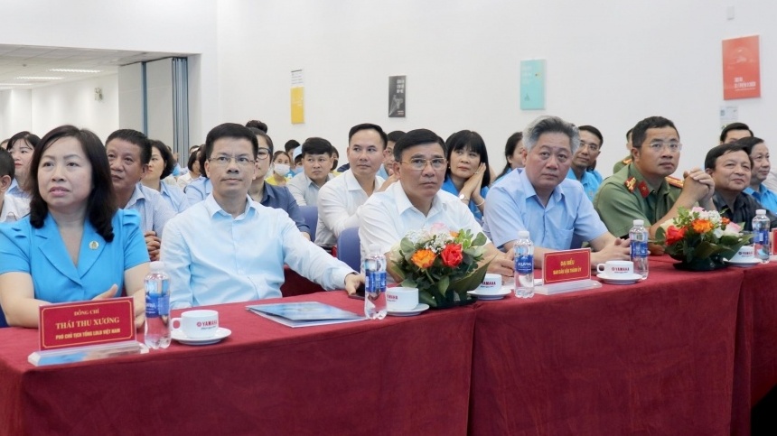 Chủ tịch UBND TP Hà Nội Trần Sỹ Thanh đối thoại với công nhân lao động Thủ đô