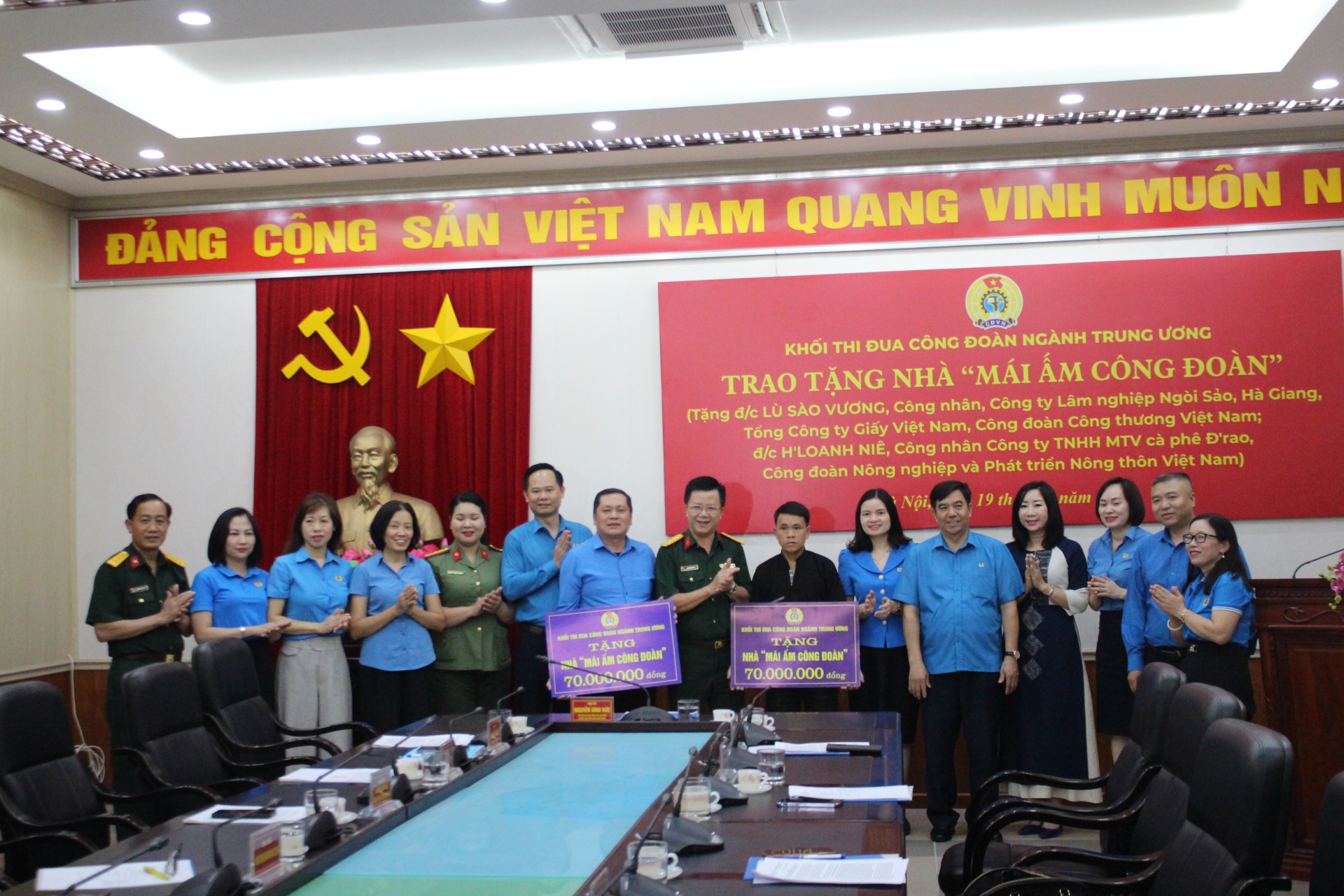 “Ngày đặc biệt” của 2 đoàn viên người dân tộc được hỗ trợ “Mái ấm công đoàn”