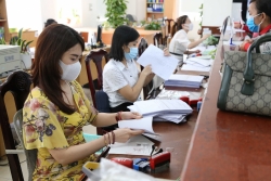 Công chức, viên chức và nỗi lo giá cả “leo thang” dù được tăng lương cơ sở