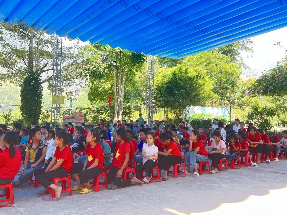 Lào Cai: Gắn biển 2 công trình chào mừng đại hội công đoàn các cấp, nhiệm kỳ 2023-2028 Lào Cai: Gắn biển 2 công trình chào mừng đại hội công đoàn các cấp, nhiệm kỳ 2023-2028