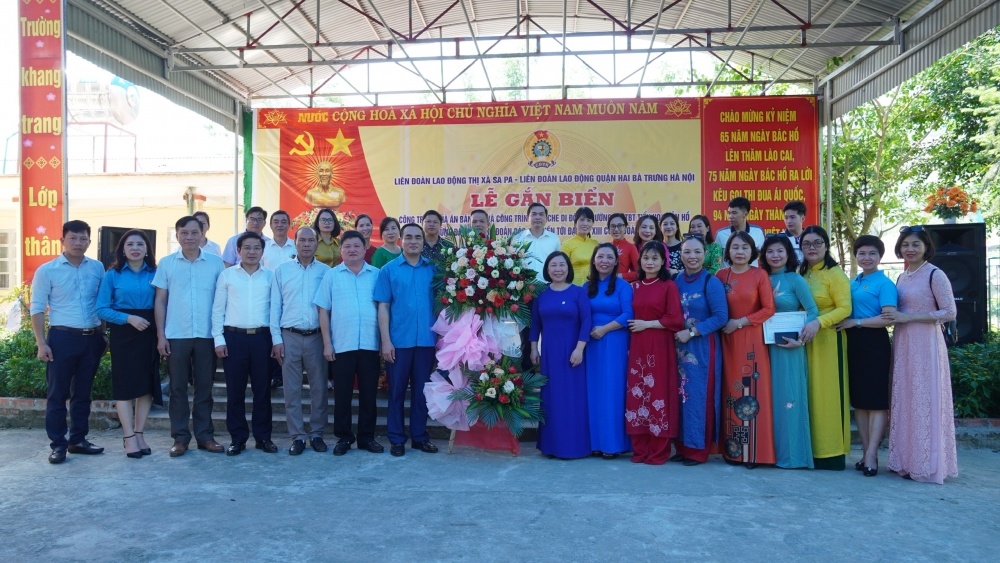 Lào Cai: Gắn biển 2 công trình chào mừng đại hội công đoàn các cấp, nhiệm kỳ 2023-2028 Lào Cai: Gắn biển 2 công trình chào mừng đại hội công đoàn các cấp, nhiệm kỳ 2023-2028