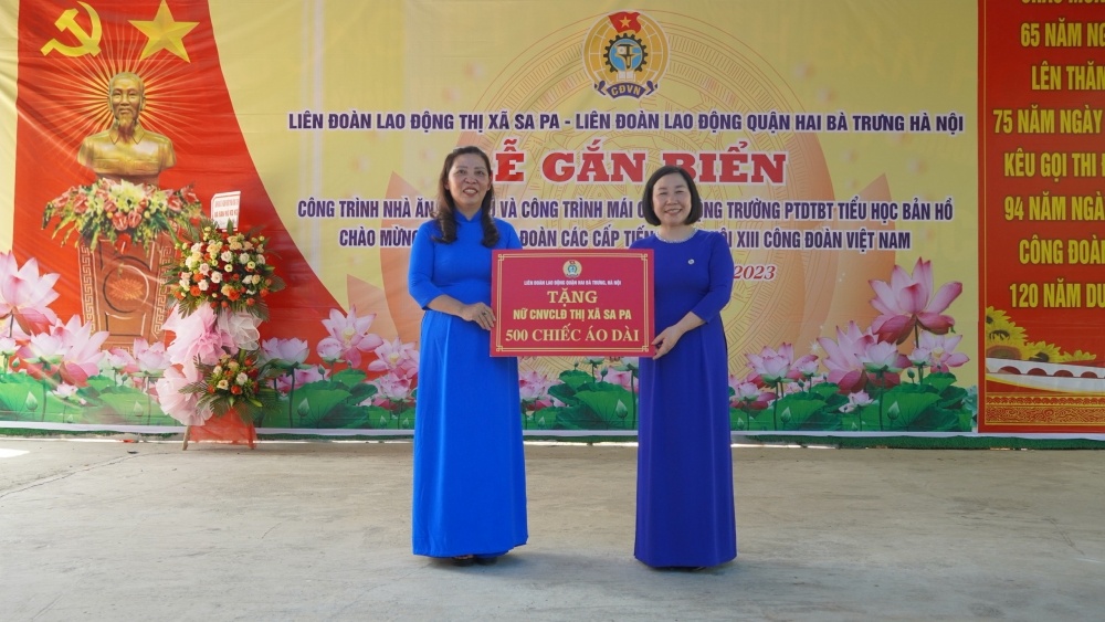 Lào Cai: Gắn biển 2 công trình chào mừng đại hội công đoàn các cấp, nhiệm kỳ 2023-2028 Lào Cai: Gắn biển 2 công trình chào mừng đại hội công đoàn các cấp, nhiệm kỳ 2023-2028