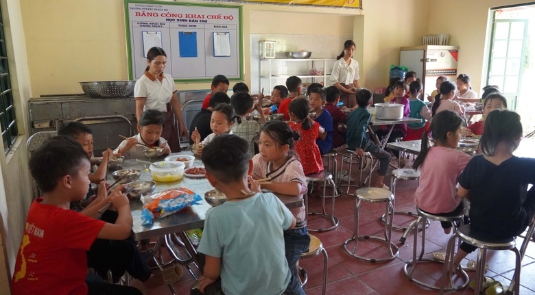 Lào Cai: Gắn biển 2 công trình chào mừng đại hội công đoàn các cấp, nhiệm kỳ 2023-2028 Lào Cai: Gắn biển 2 công trình chào mừng đại hội công đoàn các cấp, nhiệm kỳ 2023-2028