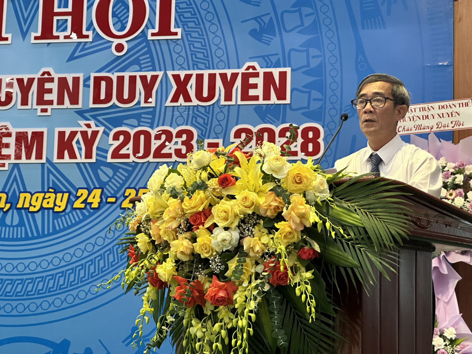 Đồng chí Nguyễn Quang Mạnh, Phó bí thư thường trực huyện ủy Duy Xuyên đánh giá cao sự đóng góp quan trọng của LĐLĐ huyện Duy Xuyên sự phát triển đi lên của huyện nhà. Ảnh: PHAN NGUYÊN