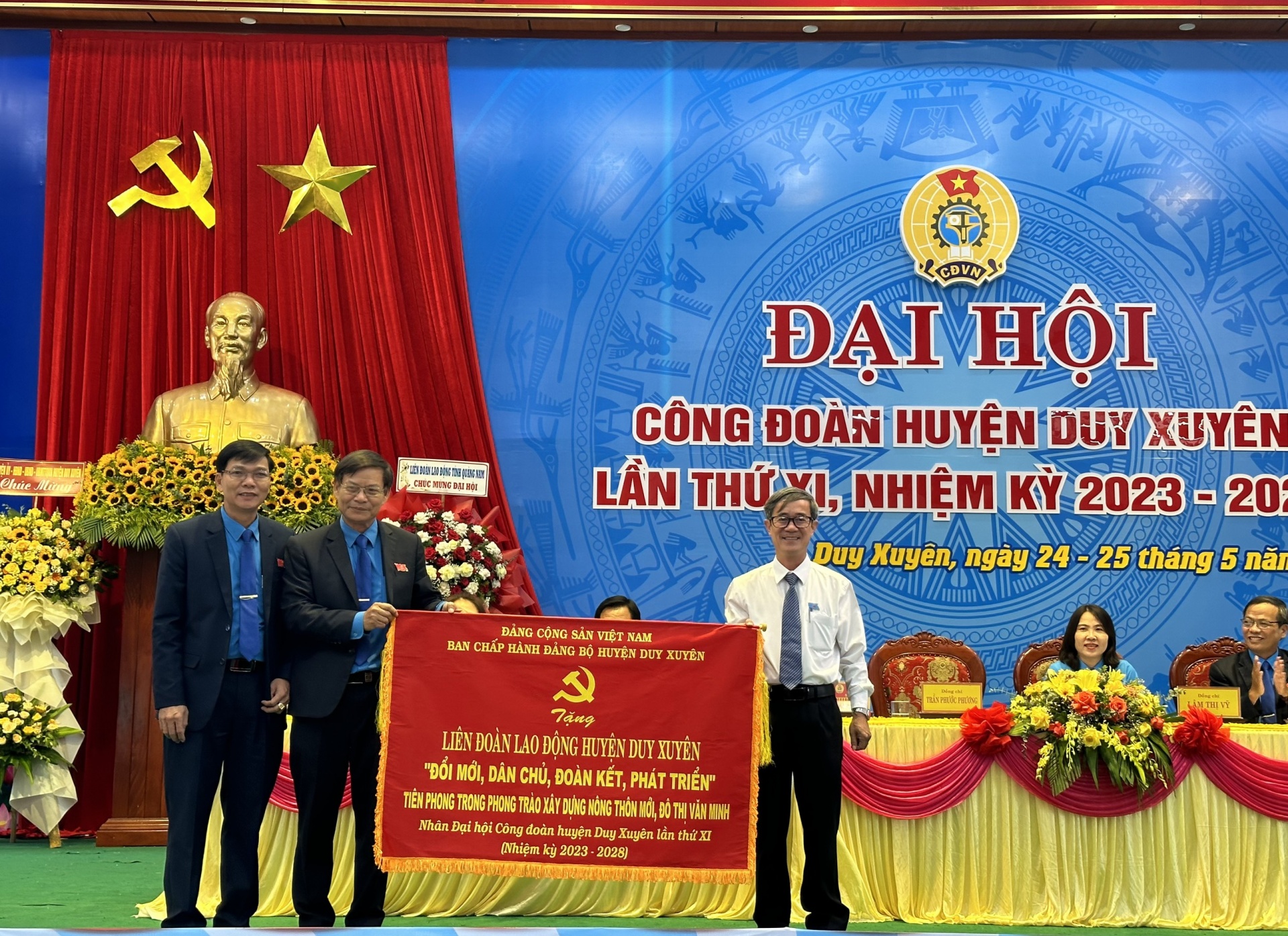 Một Công đoàn cấp huyện được Chủ tịch nước tặng thưởng Huân chương Lao động hạng Ba