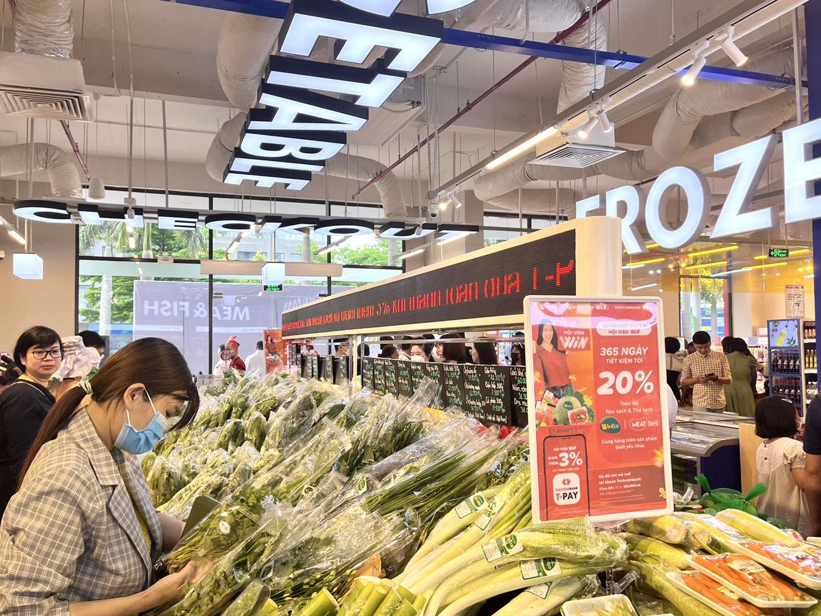 Khu vực rau củ phong phú chủng loại và rất tươi ngon