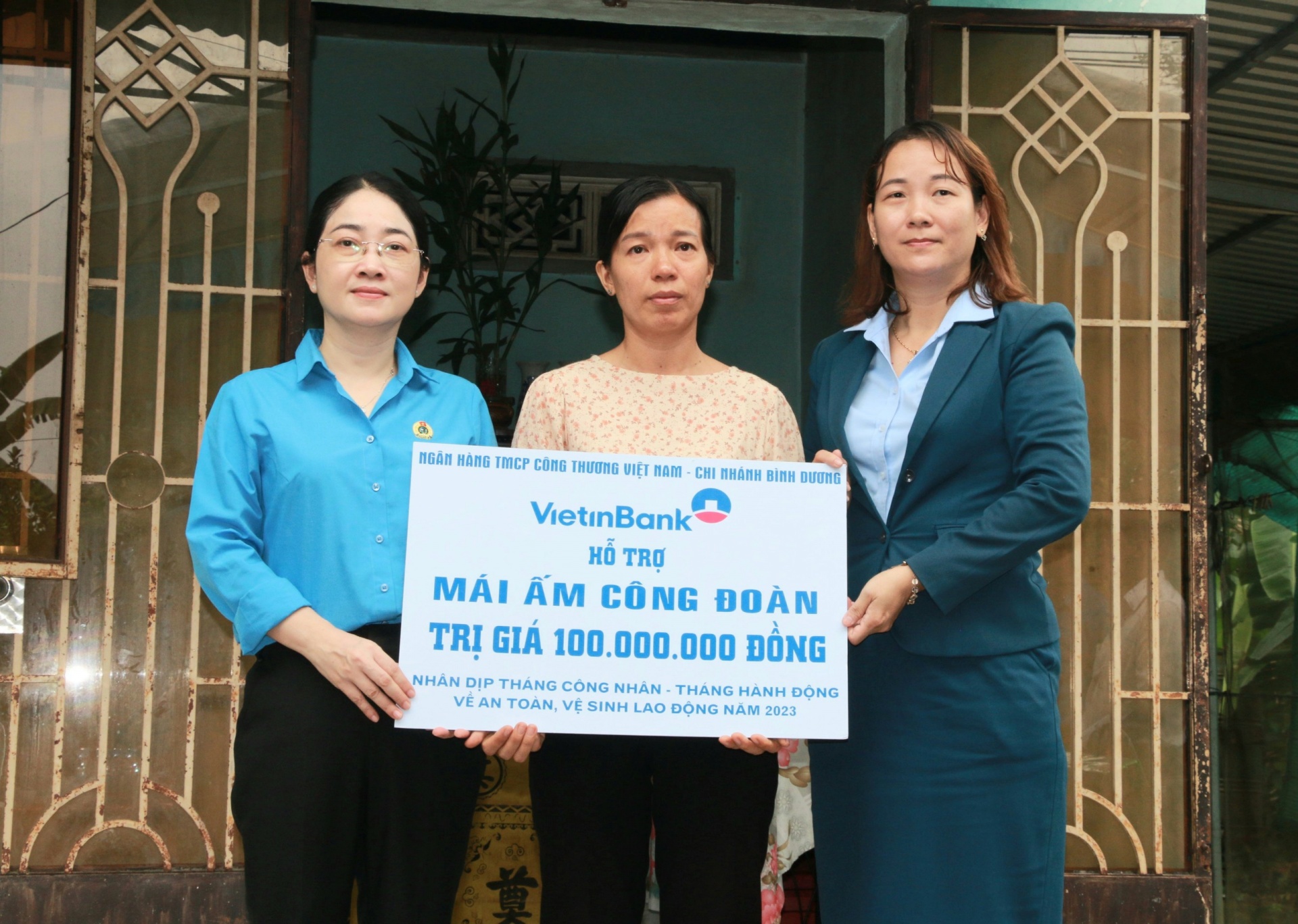 Bình Dương: Ấm áp nghĩa tình khi chính quyền, Công đoàn thăm hỏi, tặng quà NLĐ
