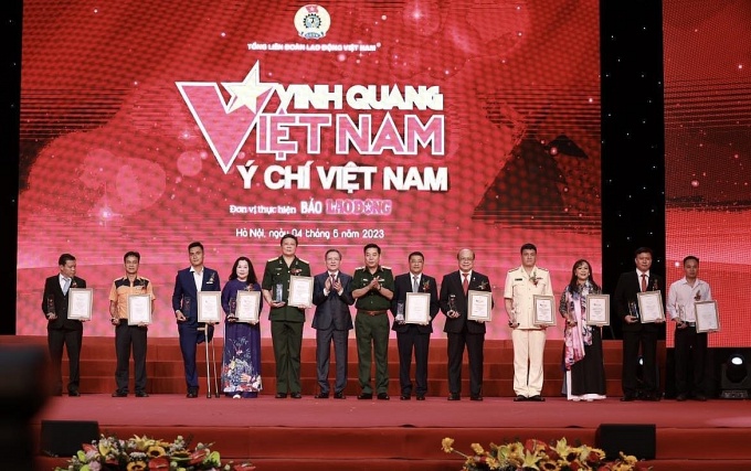 Gương sáng công nhân được vinh danh tại chương trình Vinh quang Việt Nam 2023 Gương sáng công nhân được vinh danh tại chương trình Vinh quang Việt Nam 2023